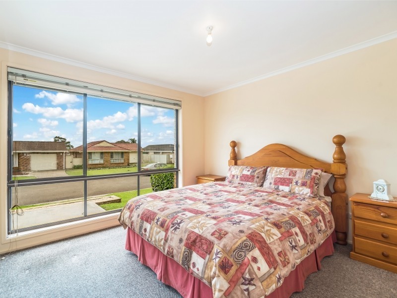 10 Honeysuckle Place, Albion Park Rail NSW 2527