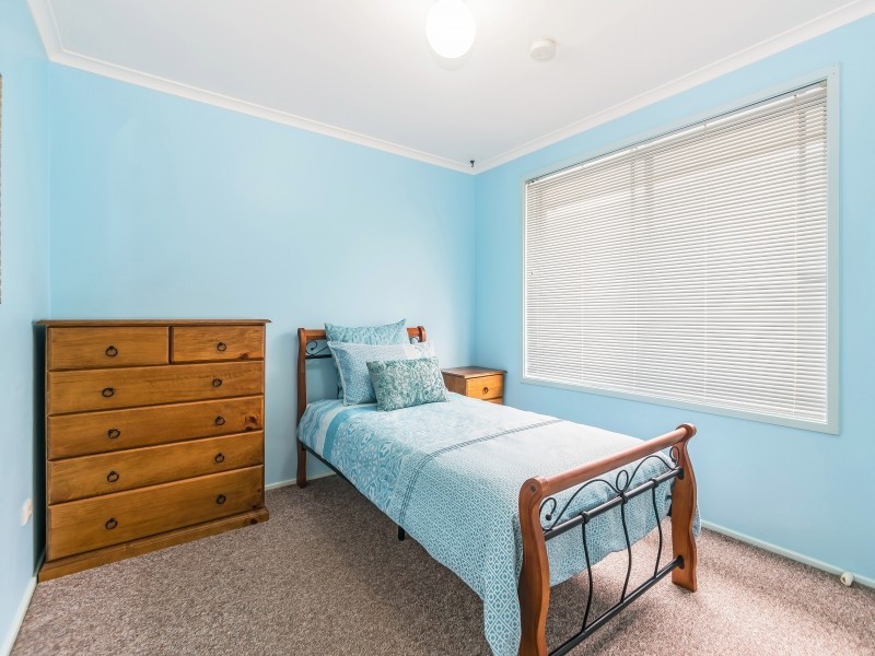 10 Honeysuckle Place, Albion Park Rail NSW 2527