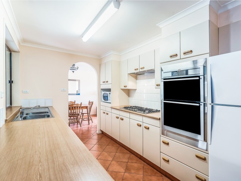 10 Honeysuckle Place, Albion Park Rail NSW 2527