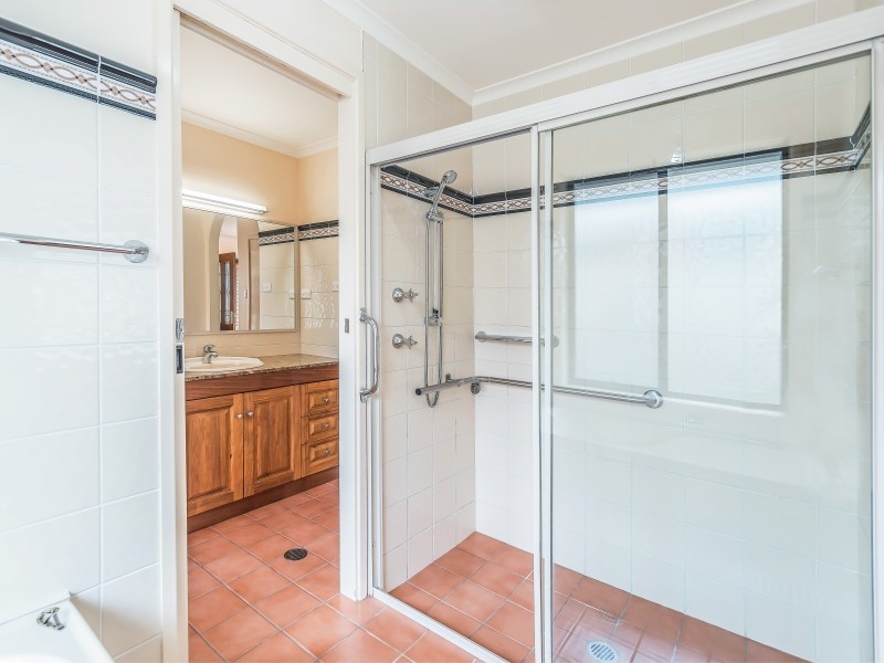 10 Honeysuckle Place, Albion Park Rail NSW 2527