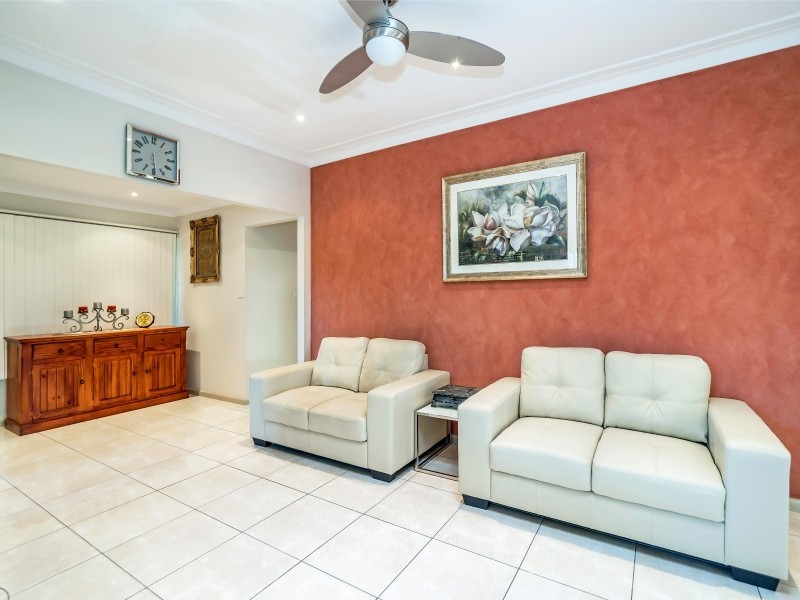 19 Beatus Street, Unanderra NSW 2526