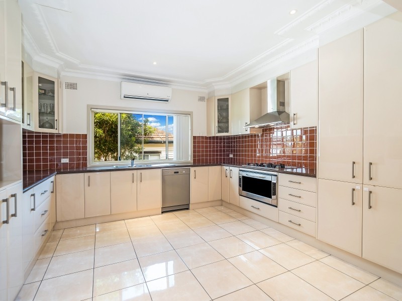 19 Beatus Street, Unanderra NSW 2526