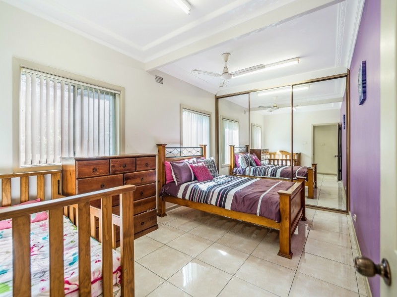 19 Beatus Street, Unanderra NSW 2526