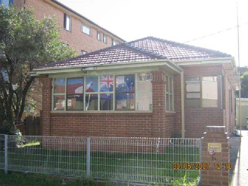 6 Burelli Street, Wollongong NSW 2500