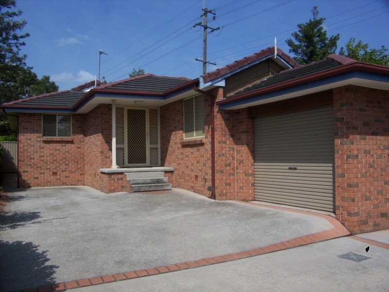 3/2 Miller St, Coniston NSW 2500
