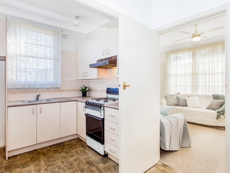 7 Cummins Street, Unanderra NSW 2526