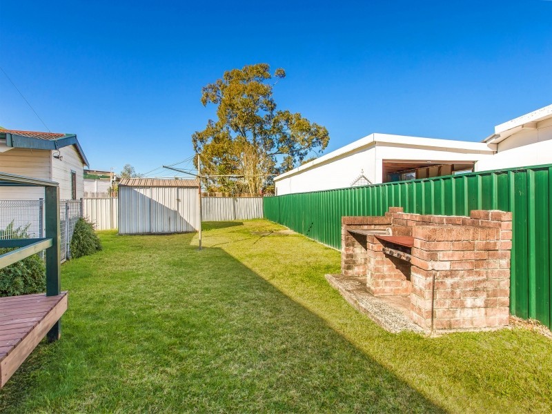7 Cummins Street, Unanderra NSW 2526
