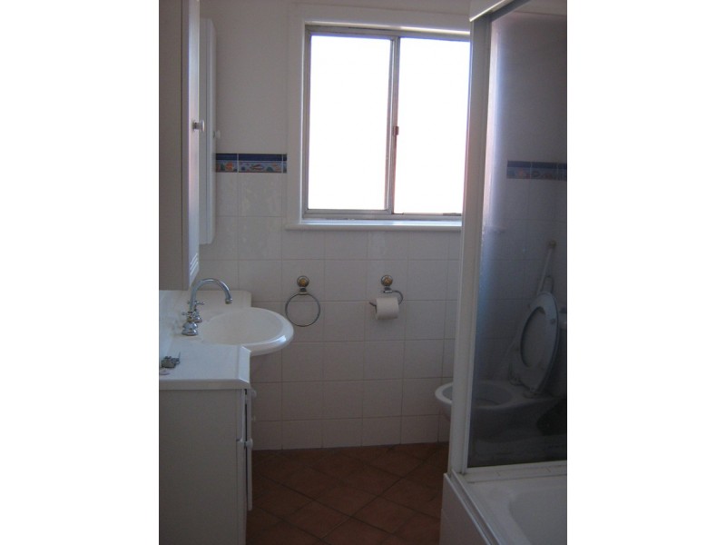 75 Cummins Street, Unanderra NSW 2526