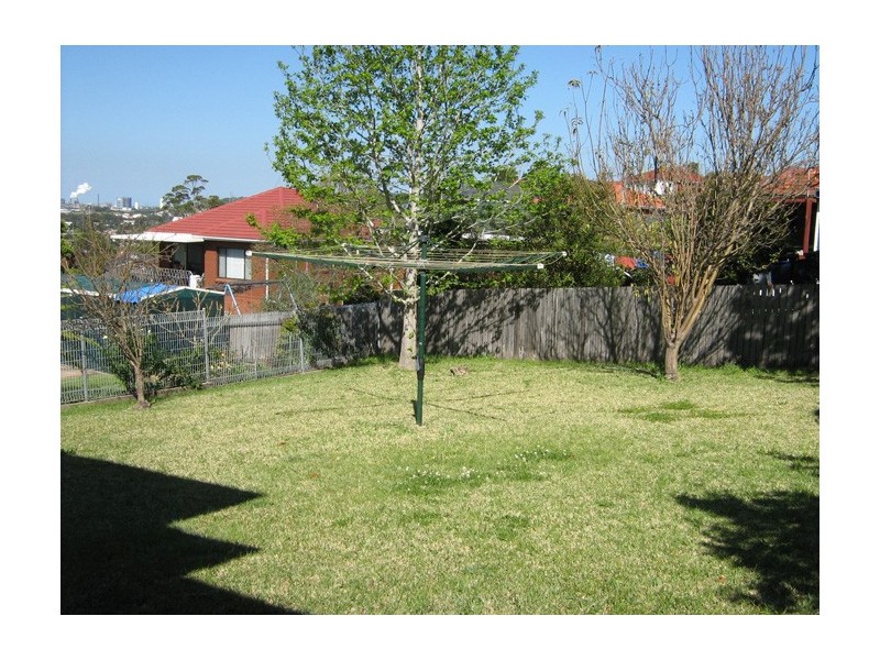 75 Cummins Street, Unanderra NSW 2526