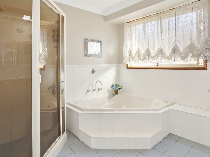 10 Osprey Place, Albion Park Rail NSW 2527