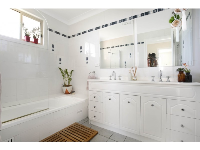 1/24 Daisy St, Fairy Meadow NSW 2519