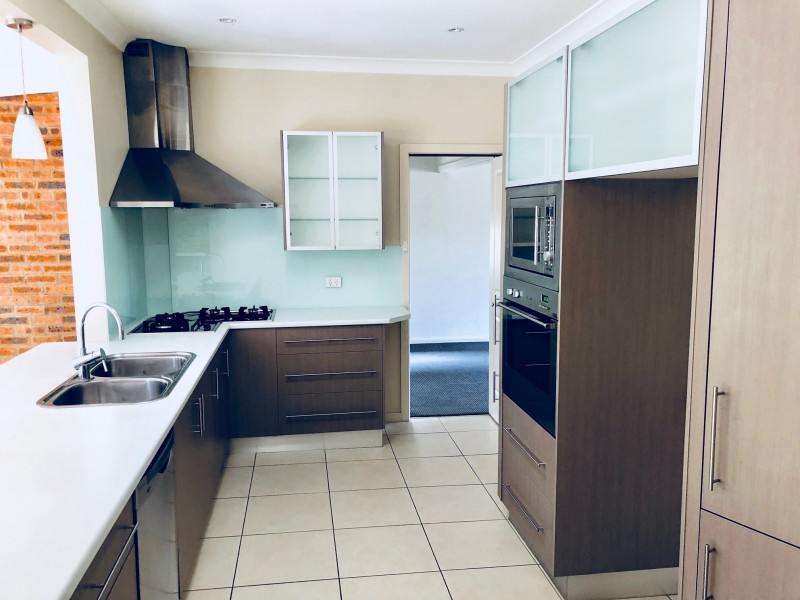 31 Stanleigh Crescent, West Wollongong NSW 2500