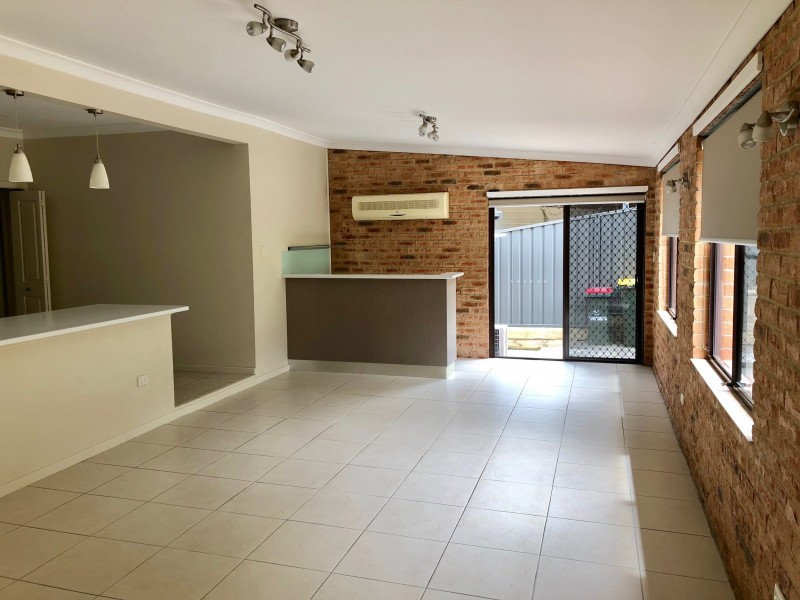 31 Stanleigh Crescent, West Wollongong NSW 2500