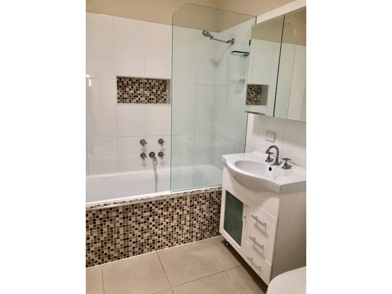 31 Stanleigh Crescent, West Wollongong NSW 2500