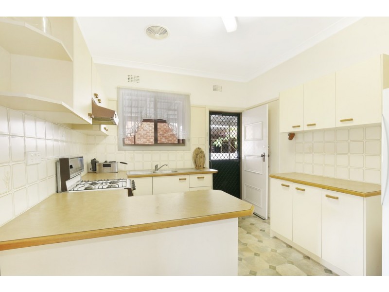8 Balfour Street, Fairy Meadow NSW 2519