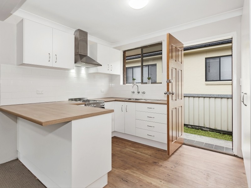 2/4 Werrang Road, Primbee NSW 2502