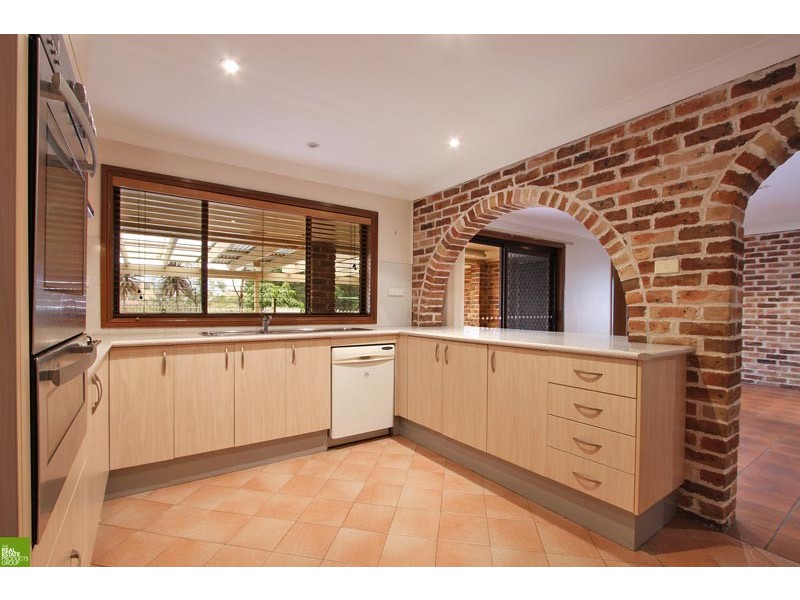 8 Halley Crescent, Woonona NSW 2517