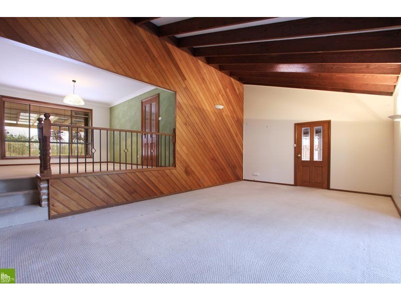 8 Halley Crescent, Woonona NSW 2517