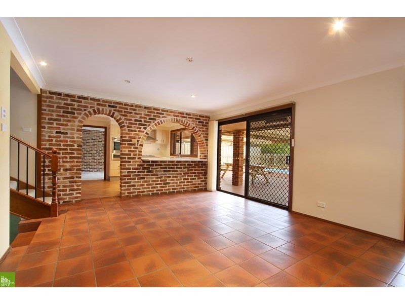 8 Halley Crescent, Woonona NSW 2517