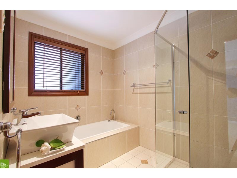 8 Halley Crescent, Woonona NSW 2517