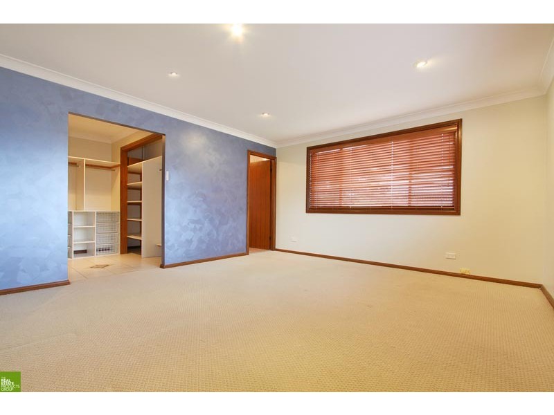 8 Halley Crescent, Woonona NSW 2517
