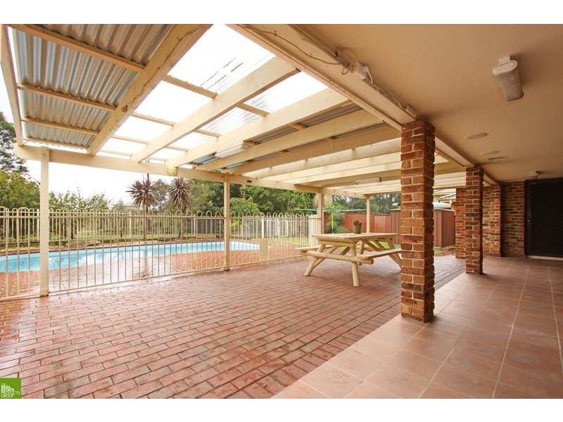 8 Halley Crescent, Woonona NSW 2517