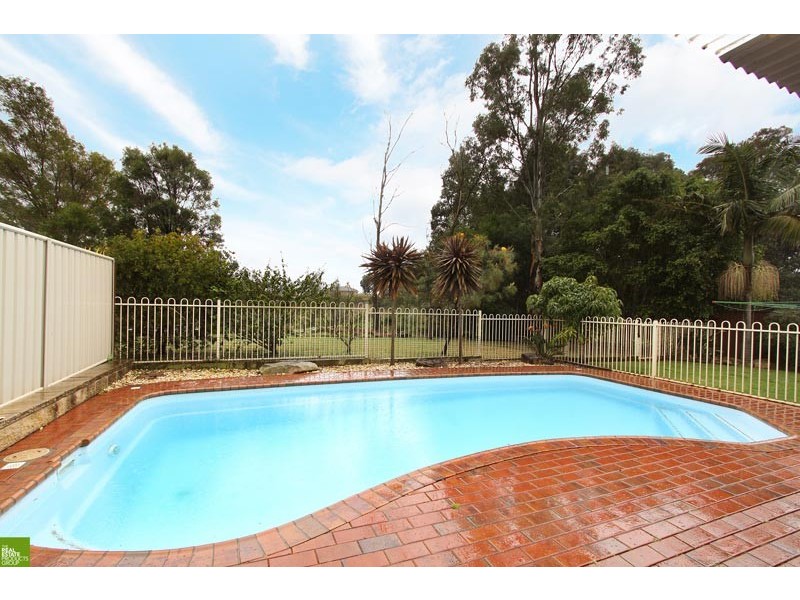8 Halley Crescent, Woonona NSW 2517