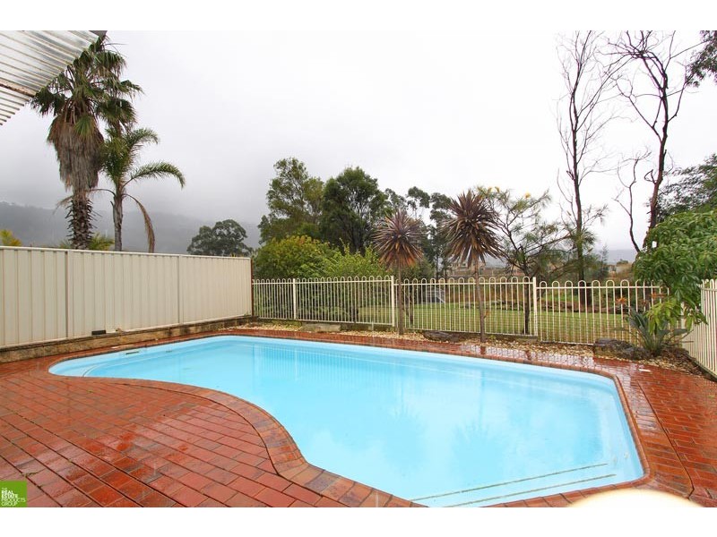8 Halley Crescent, Woonona NSW 2517