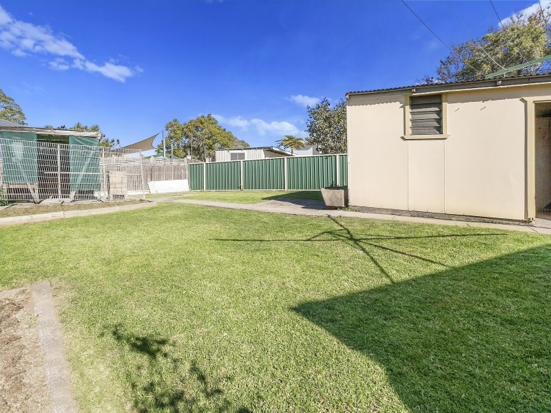 15 Stratford Road, Unanderra NSW 2526
