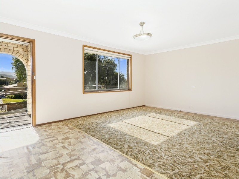 15 Stratford Road, Unanderra NSW 2526