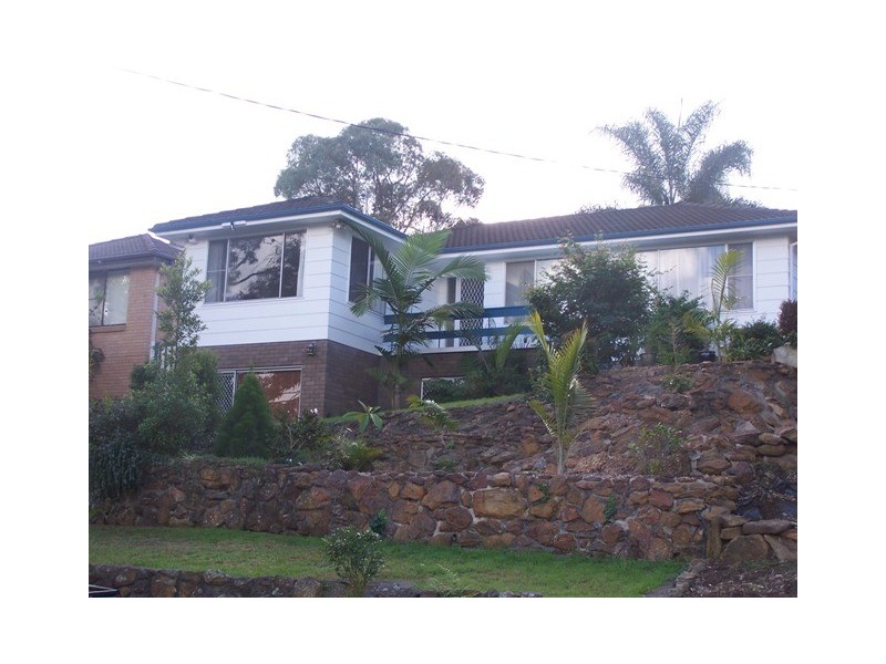 42 Stanley Avenue, Farmborough Heights NSW 2526