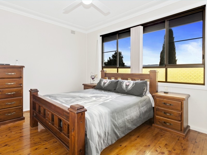 66 Lake Entrance Road, Oak Flats NSW 2529