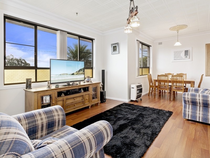 66 Lake Entrance Road, Oak Flats NSW 2529