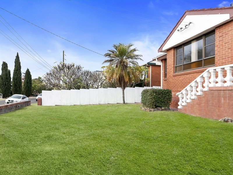 66 Lake Entrance Road, Oak Flats NSW 2529