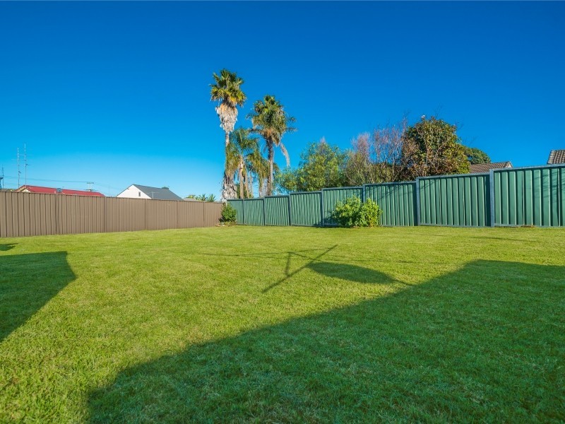 8 Hoskins Avenue, Warrawong NSW 2502