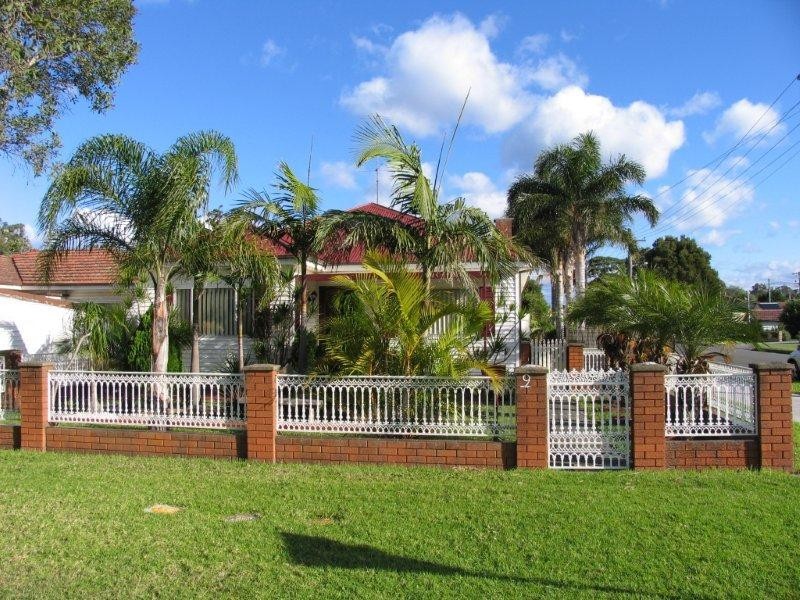 9 Grace Street, Unanderra NSW 2526