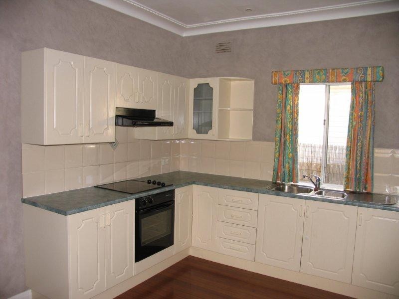 9 Grace Street, Unanderra NSW 2526