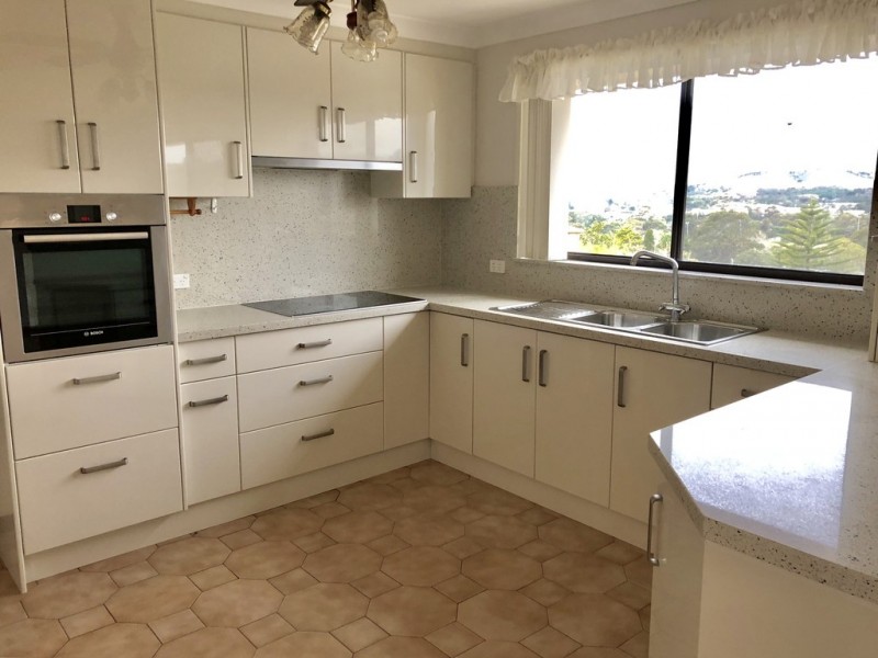77 Blackman Parade, Unanderra NSW 2526