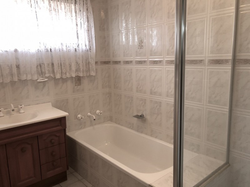 77 Blackman Parade, Unanderra NSW 2526