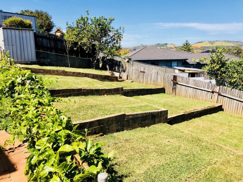 77 Blackman Parade, Unanderra NSW 2526