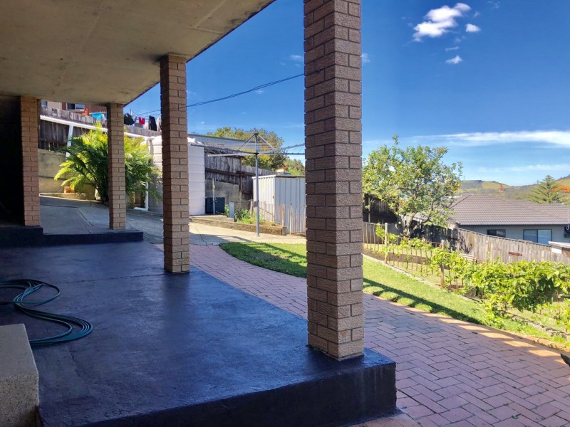 77 Blackman Parade, Unanderra NSW 2526