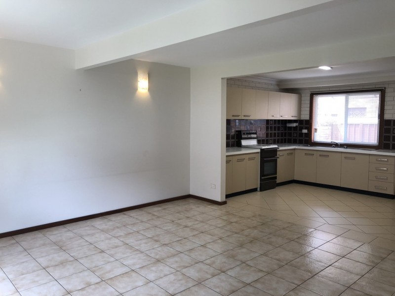 1/52 Peterborough Avenue, Lake Illawarra NSW 2528