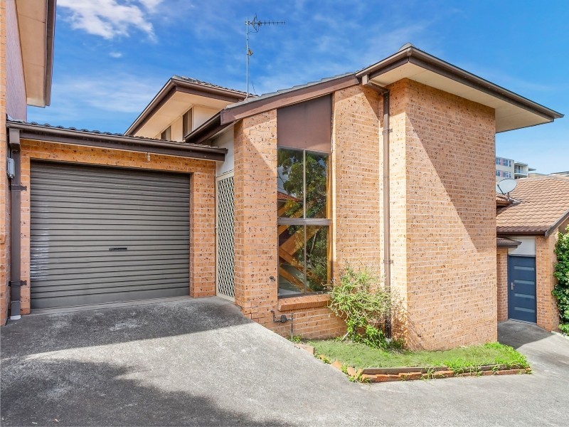 2/4 Frederick Street, Wollongong NSW 2500