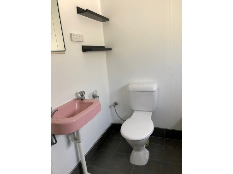 6 Woodlawn Avenue, Mangerton NSW 2500