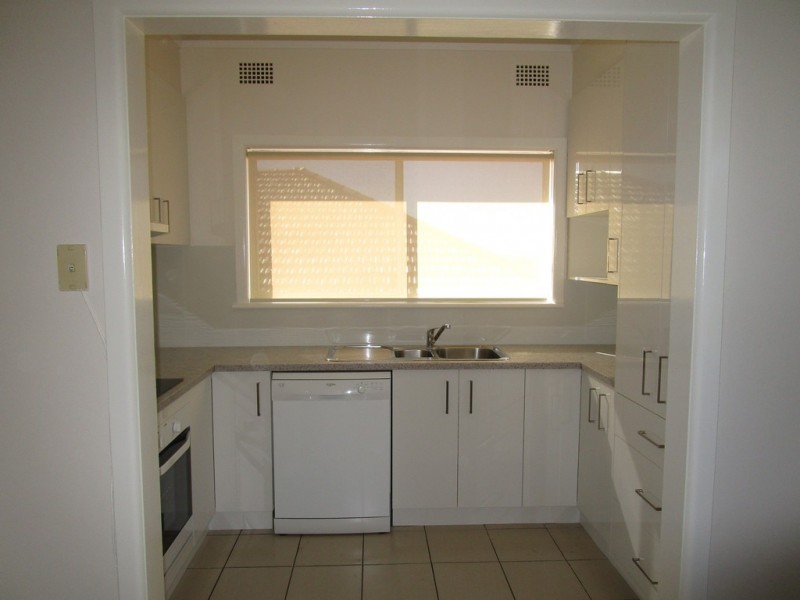 75 Cummins Street, Unanderra NSW 2526