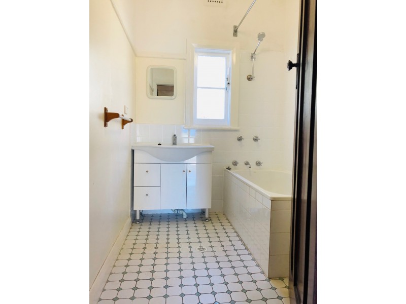 6 McKenzie Avenue, Wollongong NSW 2500