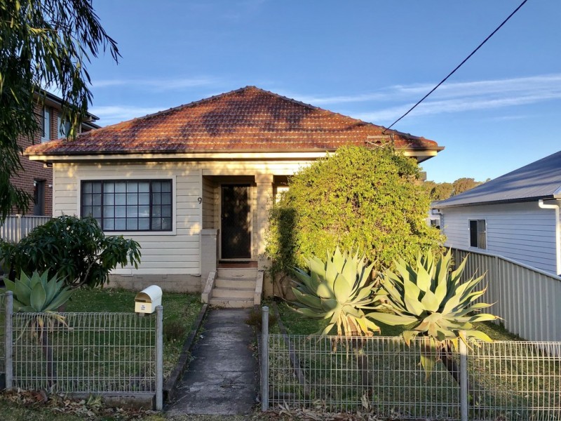 9 Vale Street, Mount Saint Thomas NSW 2500