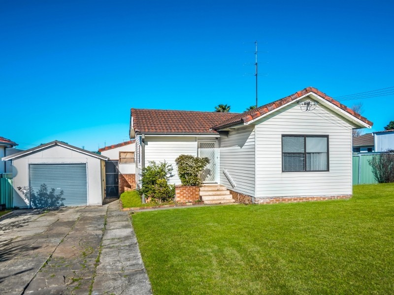 8 Hoskins Avenue, Warrawong NSW 2502