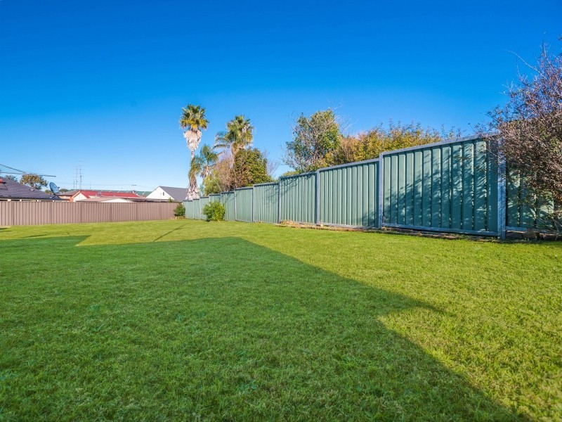 8 Hoskins Avenue, Warrawong NSW 2502