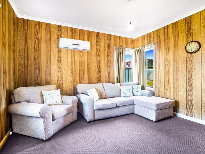 8 Hoskins Avenue, Warrawong NSW 2502